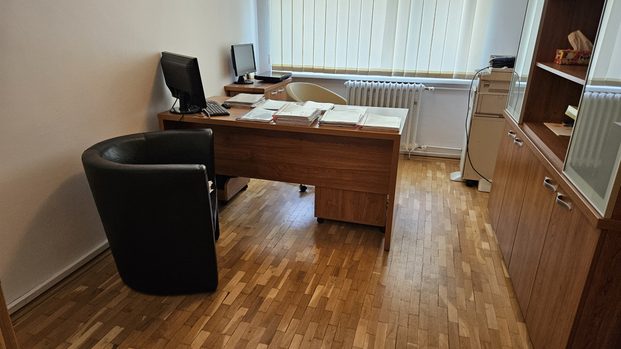 Piata Victoriei etajul 1 mobilat pentru firma