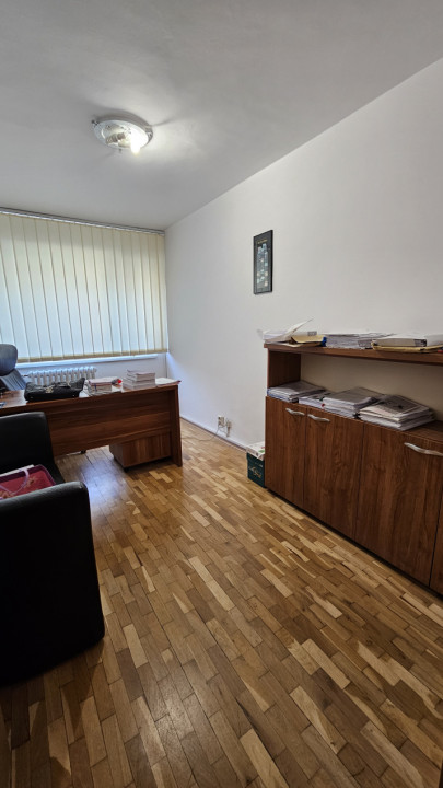 Piata Victoriei etajul 1 mobilat pentru firma