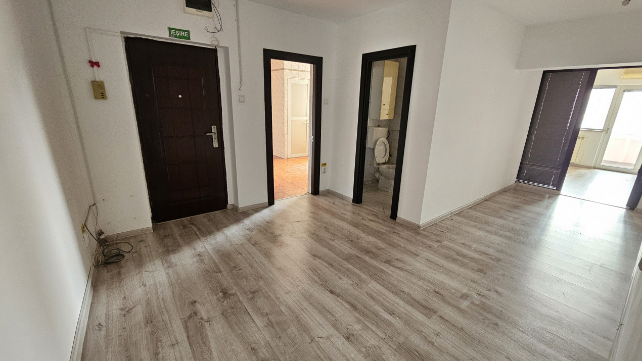 Stirbei Voda * Cismigiu  4 camere nemobilate pentru firma sau locuit