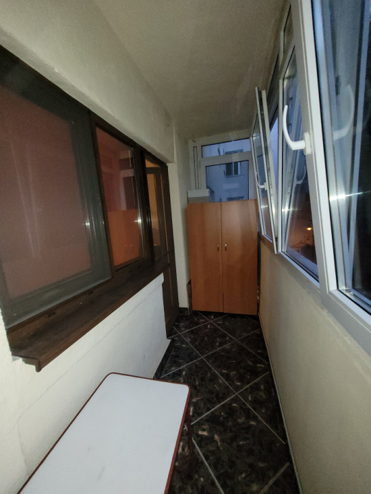 Garsoniera in bloc din '84 - Piata  Romana