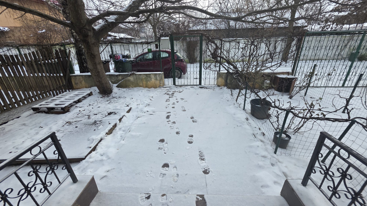 Bucurestii Noi inchiriere imobil singur curte 