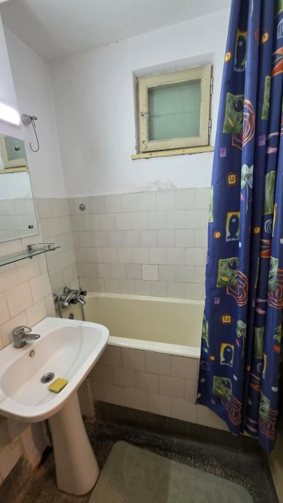 Vanzare 3 camere Bergeni  - Alexandru Obregia