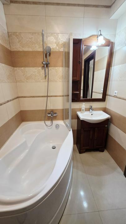 Vanzare 3 camere Universitate Batistei - TNB- Intercontinental CENTRALA PROPRIE