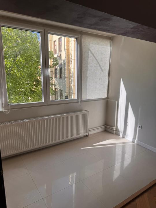 Vanzare 3 camere Universitate Batistei - TNB- Intercontinental CENTRALA PROPRIE