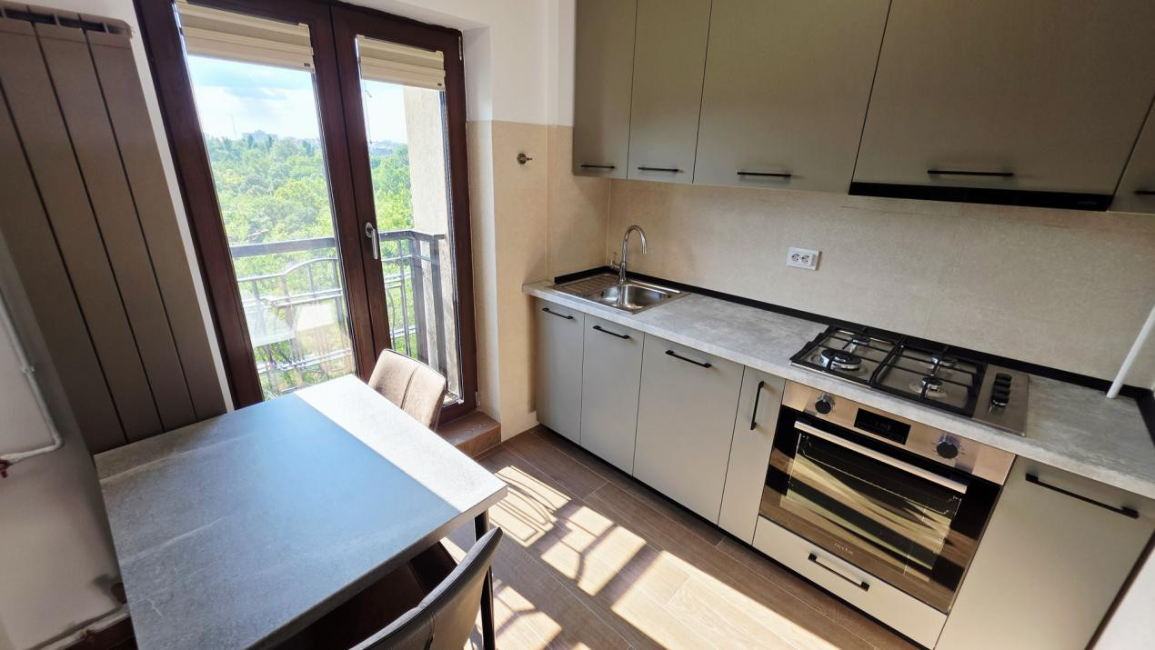 Inchiriere 2 camere Bd Libertatii vedere Parc Izvor renovat 2026