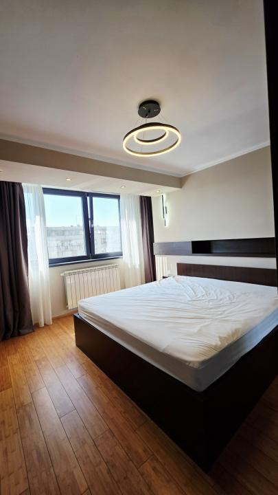 Apartament 3 camere de închiriat – Bulevardul Decebal | 81 mp | Centrală proprie