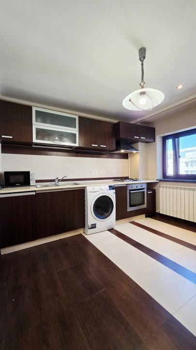 Apartament 3 camere de închiriat – Bulevardul Decebal | 81 mp | Centrală proprie