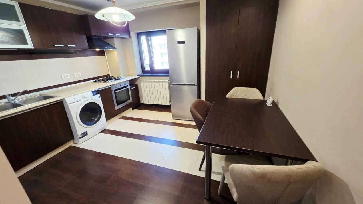 Apartament 3 camere de închiriat – Bulevardul Decebal | 81 mp | Centrală proprie