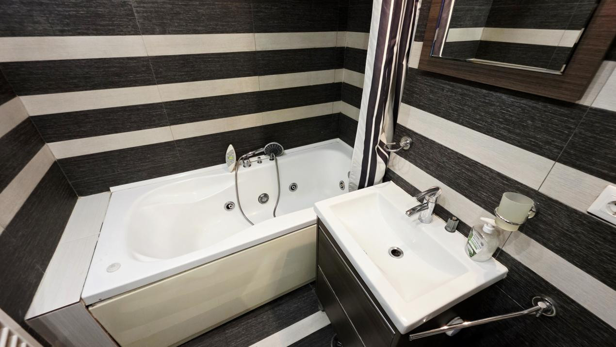 Apartament 3 camere de închiriat – Bulevardul Decebal | 81 mp | Centrală proprie