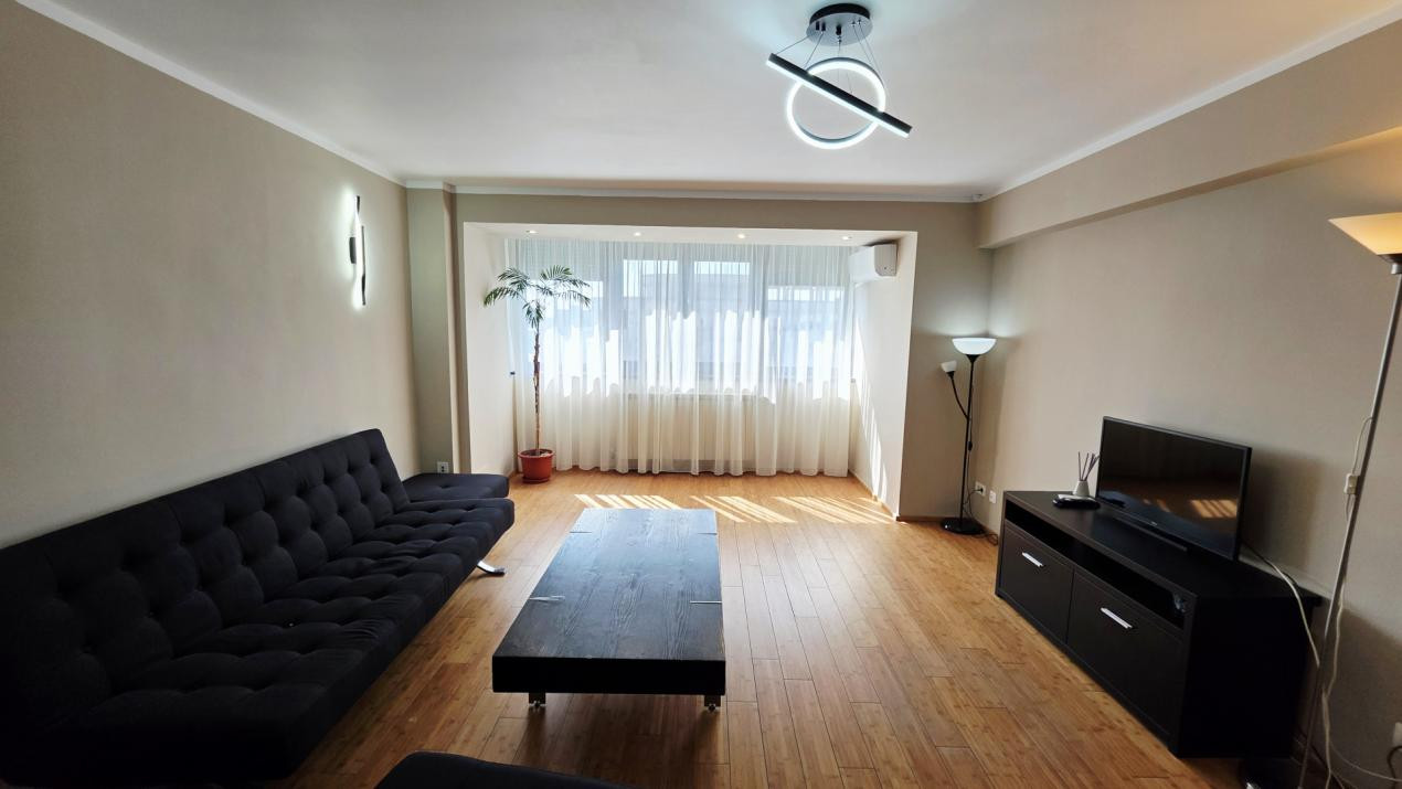 Apartament 3 camere de închiriat – Bulevardul Decebal | 81 mp | Centrală proprie
