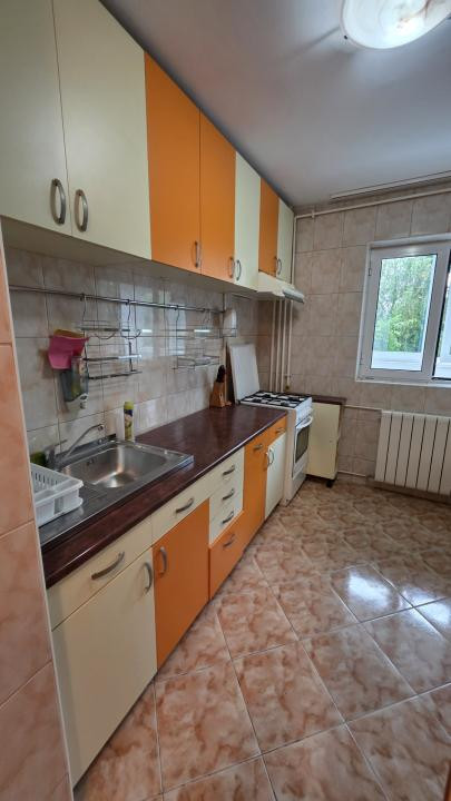 Inchiriere 2 camere cu centrala si parcare