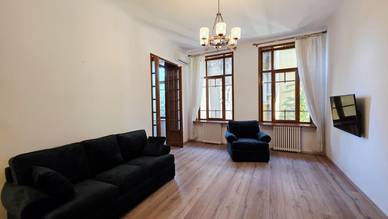 Universitate apartament in vila ideal locuit sau firma