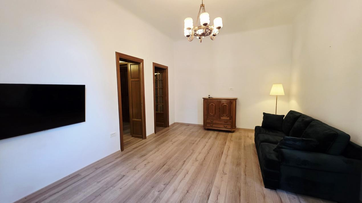Universitate apartament in vila ideal locuit sau firma