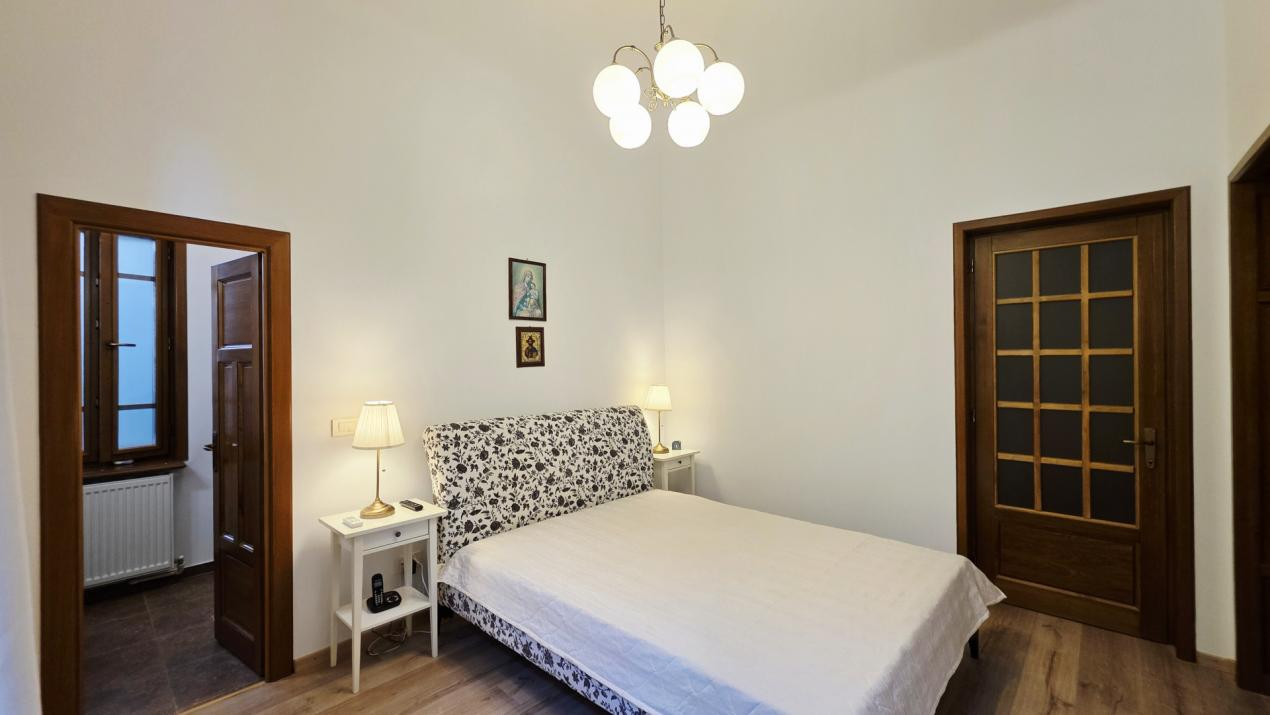 Universitate apartament in vila ideal locuit sau firma