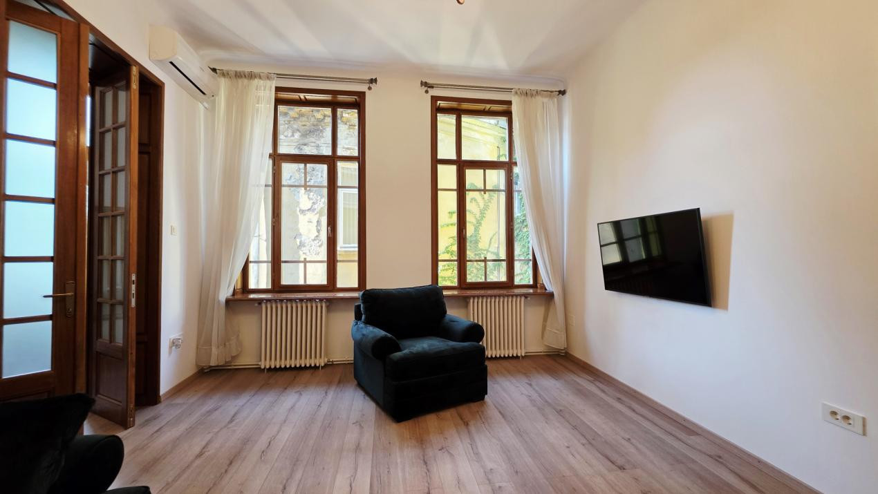 Universitate apartament in vila ideal locuit sau firma