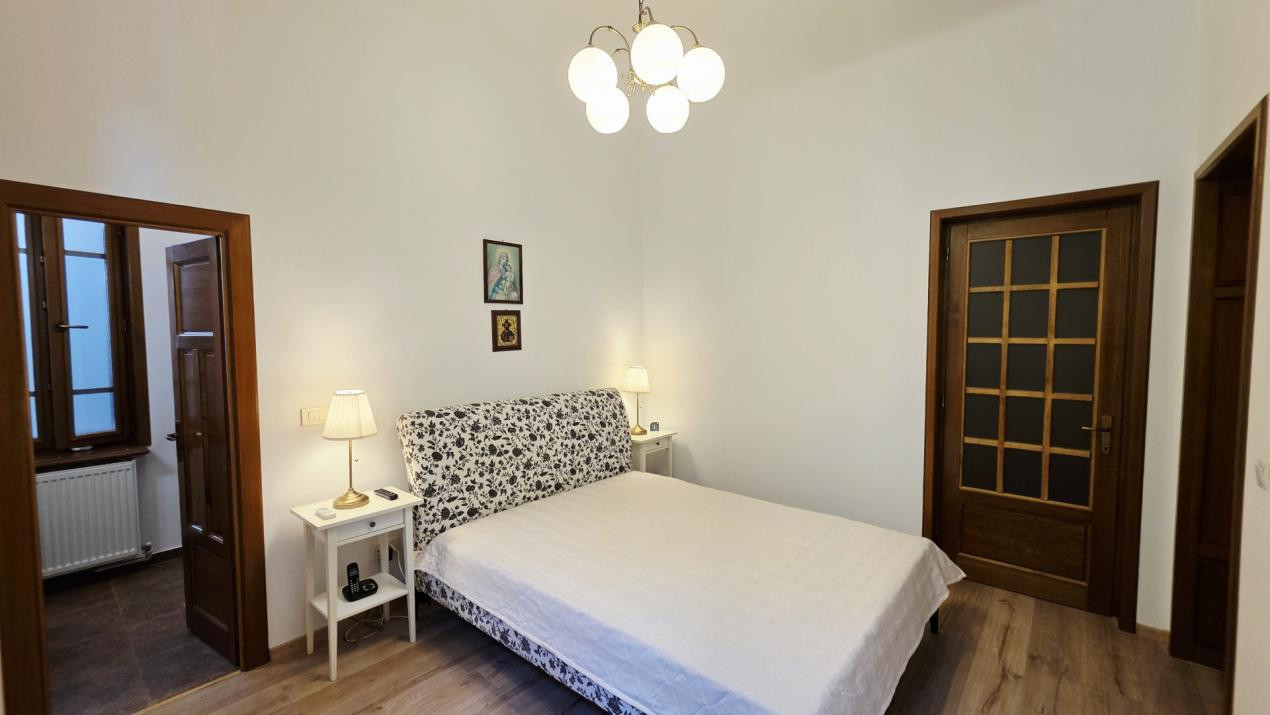 Universitate apartament in vila ideal locuit sau firma