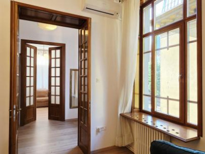 Universitate apartament in vila ideal locuit sau firma