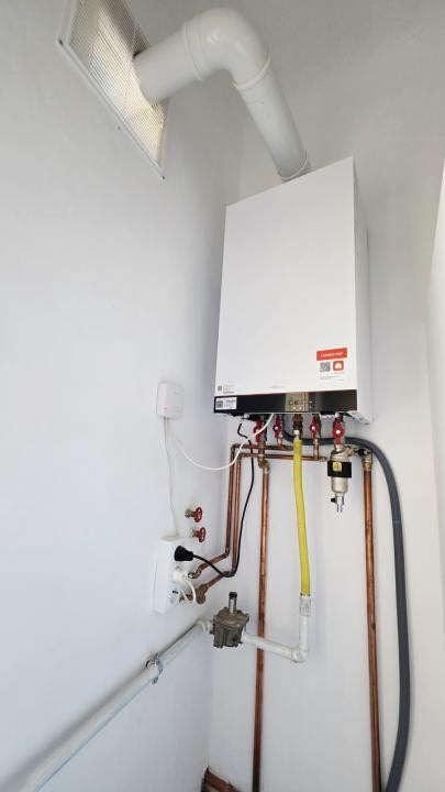 Inchiriere 3 camere cu centrala proprie zona Rosetti