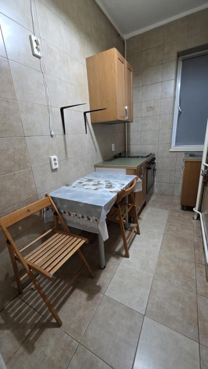 Garsonieră decomandată de închiriat – Bd. Lacul Tei | 36 mp | Parter