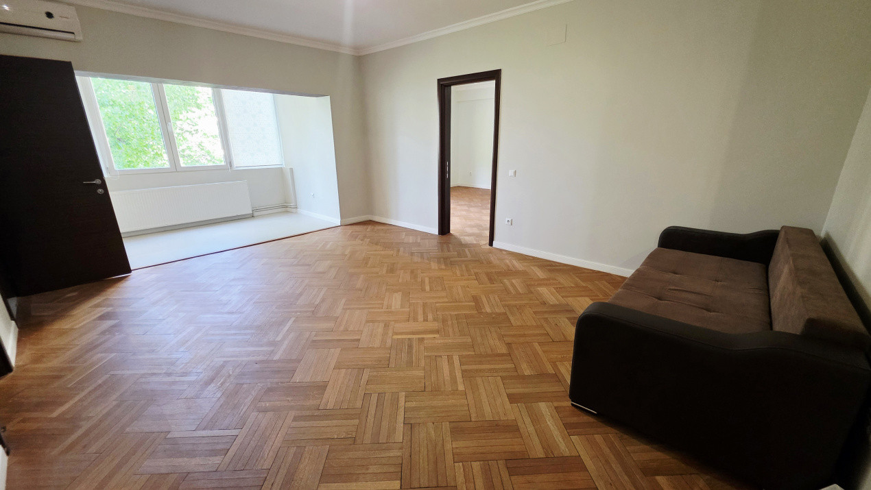Vanzare 3 camere Metrou Universitate *Batistei * TNB