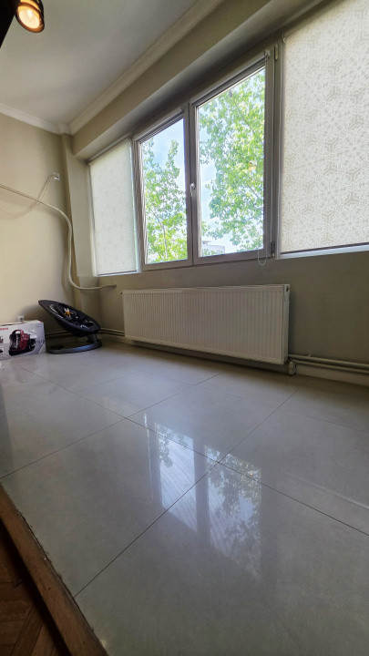Vanzare 3 camere Metrou Universitate *Batistei * TNB
