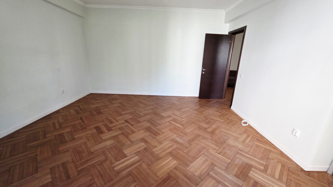 Vanzare 3 camere Metrou Universitate *Batistei * TNB