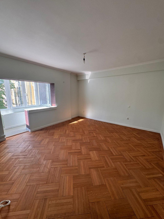 Vanzare 3 camere Metrou Universitate *Batistei * TNB