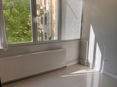 Vanzare 3 camere Metrou Universitate *Batistei * TNB