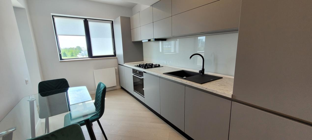 Inchiriere 3 camere Cortina North cu terasa de 27 mp si parcare