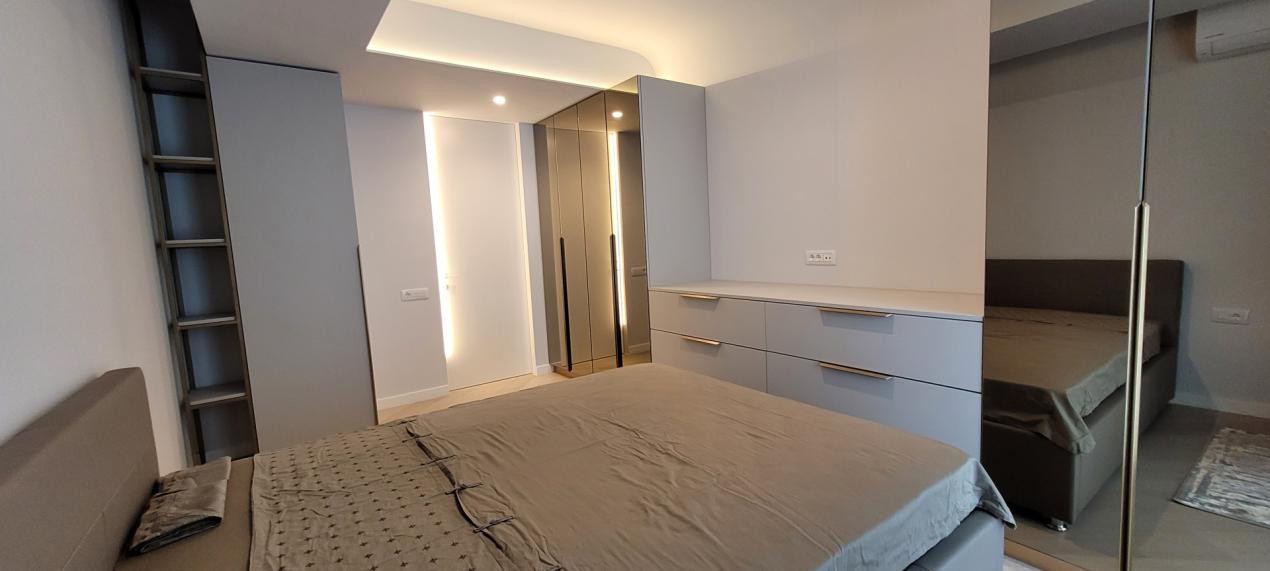 Inchiriere 3 camere Cortina North cu terasa de 27 mp si parcare