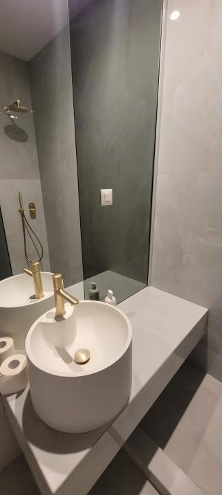 Inchiriere 3 camere Cortina North cu terasa de 27 mp si parcare