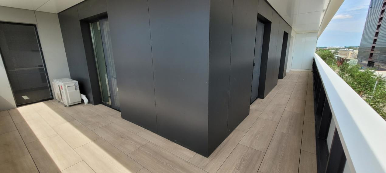 Inchiriere 3 camere Cortina North cu terasa de 27 mp si parcare