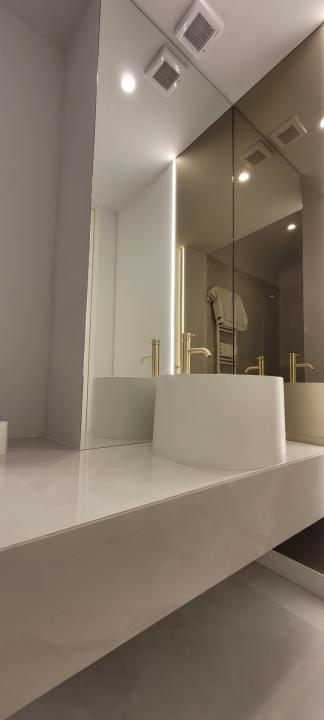 Inchiriere 3 camere Cortina North cu terasa de 27 mp si parcare